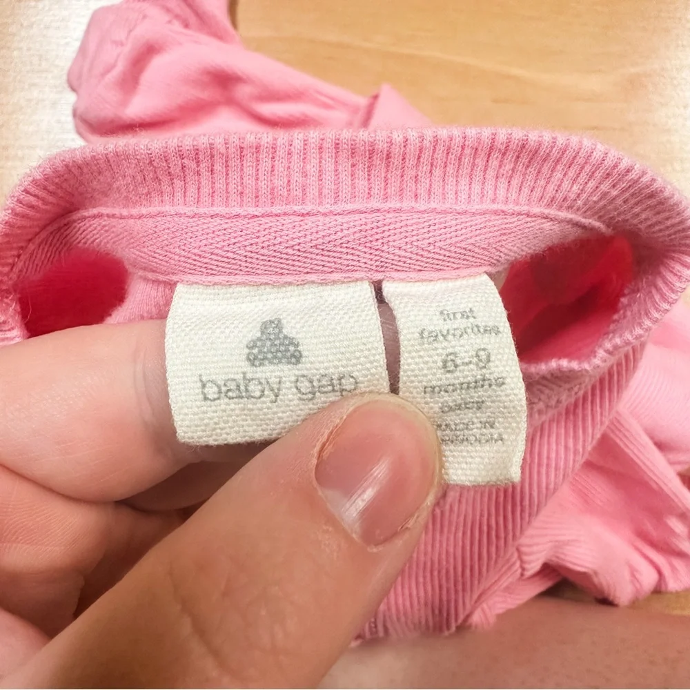 Baby Gap Pink Ribbed Ruffle Two-Way Zip Footed One Piece Size 6-9M